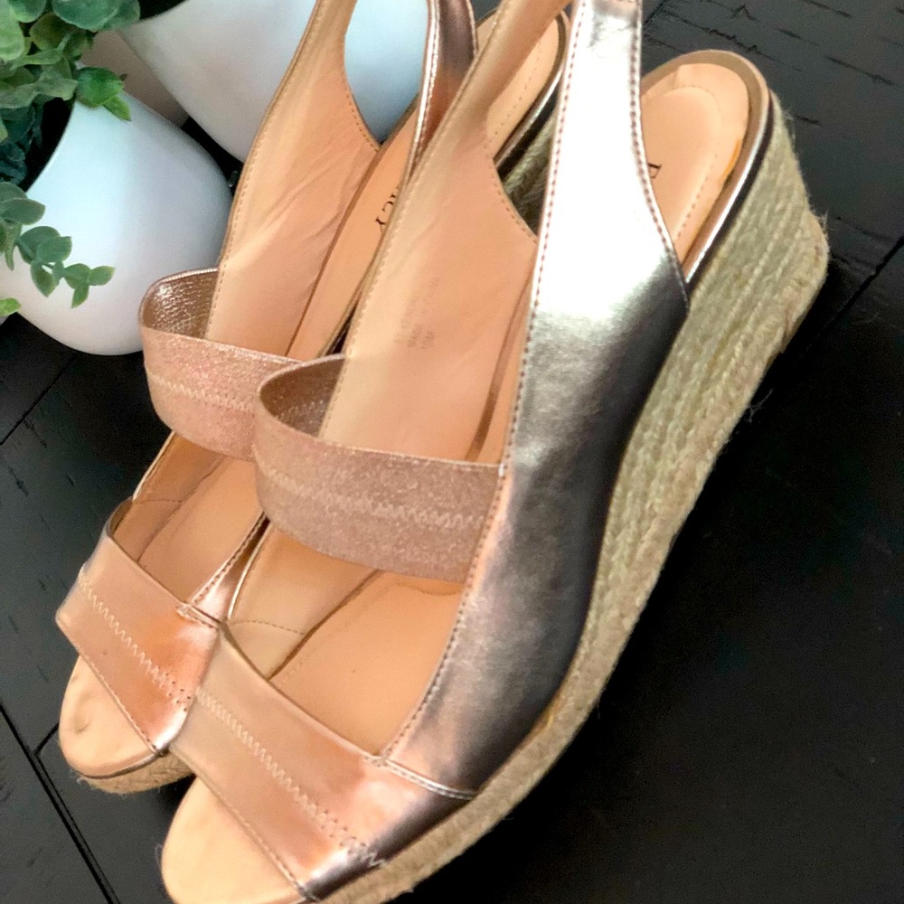 Ellen Tracy Kendall Champagne Espadrilles